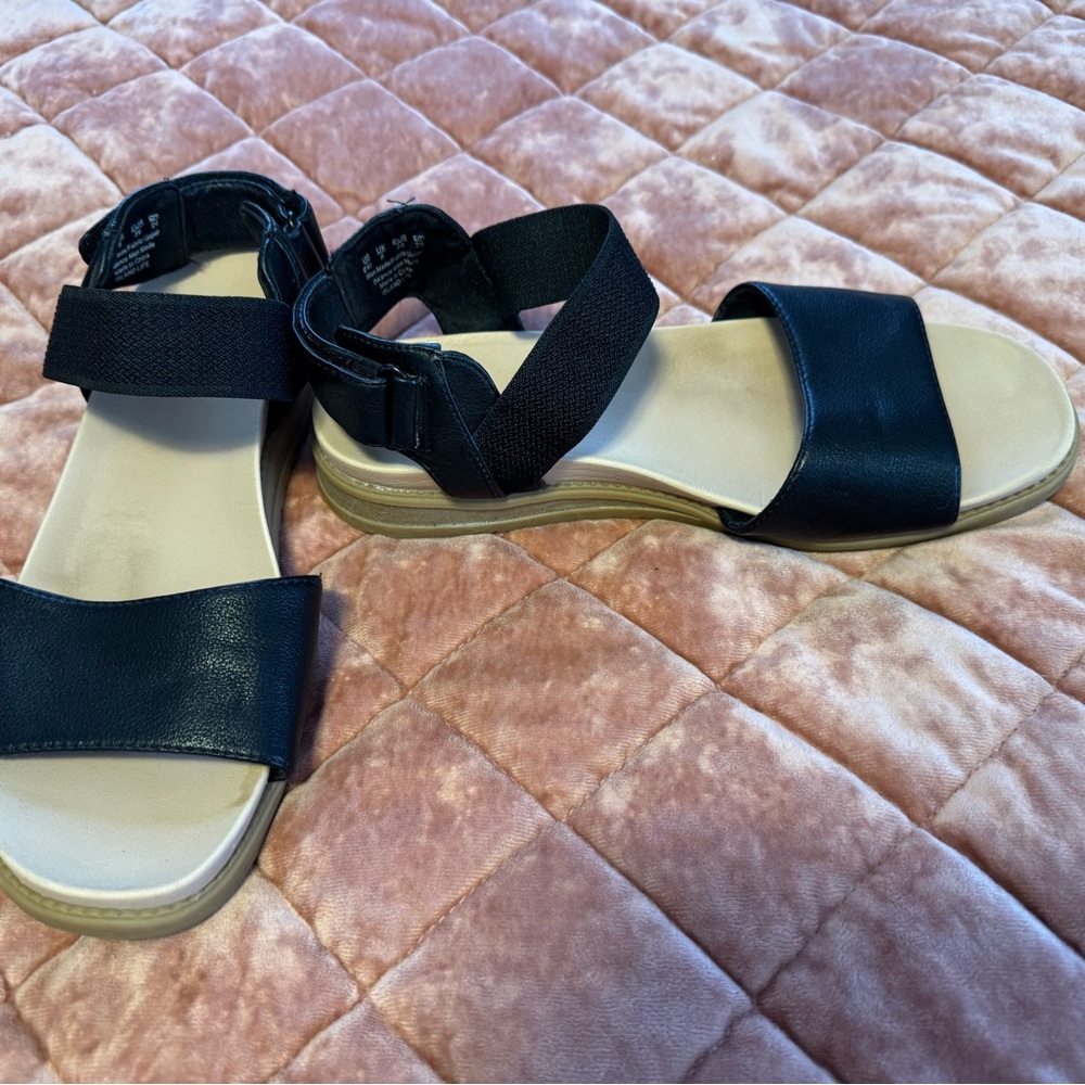 Dr. Scholls Black Wedge Sandals (size 9)